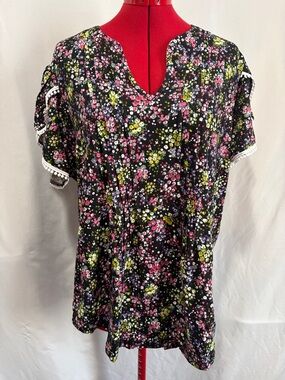 Black Floral V-Neck Tunic with Lace Trim